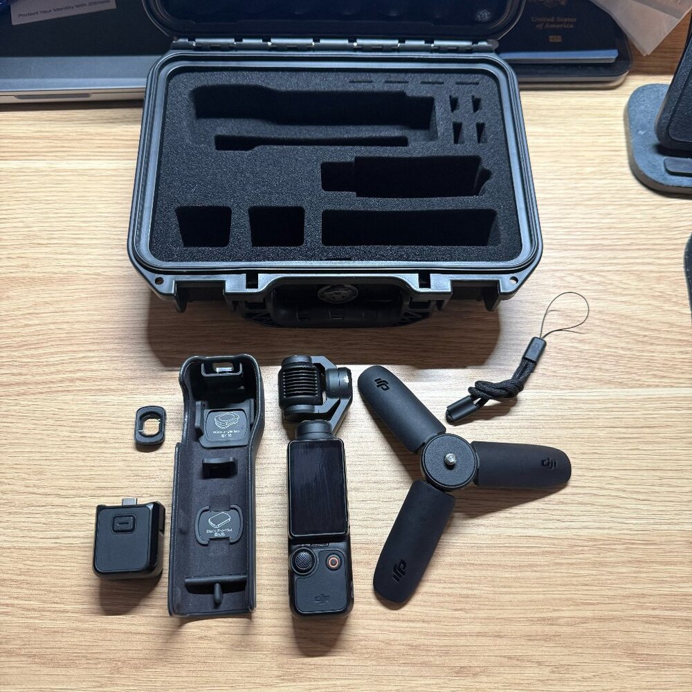 DJI - Osmo Pocket 3 3-Axis Stabilized 4K Handheld Camera - Rotatable Touchscreen